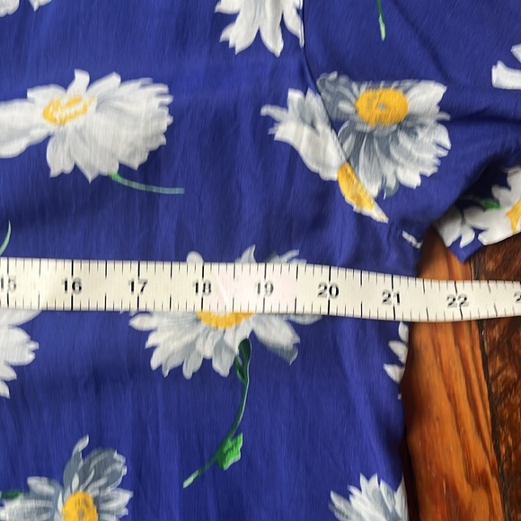 Jones New York Rayon Daisy Print Oversized Short-Sleeved Button Down - Picture 4 of 5